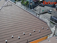 塗装前の黒いスレート屋根