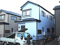 外壁は2液油性シリコン塗料で屋根も2液油性シリコン塗料