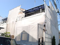 外壁塗装工事中の全景