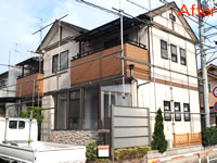 ベランダ茶色のアクセントが効いた外壁塗装