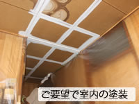 ご要望にて室内の天井を塗装する職人