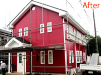 シンプルな形状の住宅にあうビビットな赤系外壁塗装